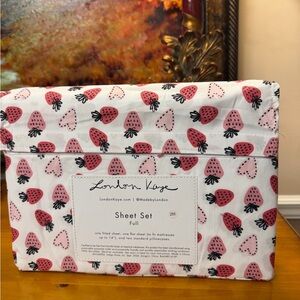 Strawberry 🍓 Print Full Size Sheet Set